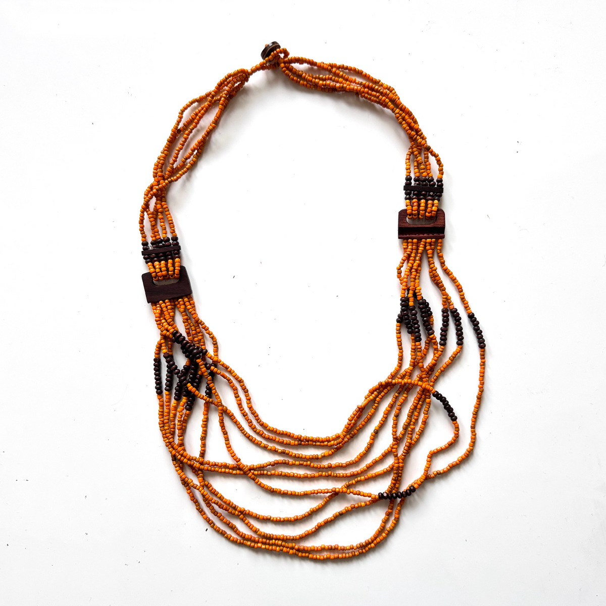 Collier de perles avec détails en bois