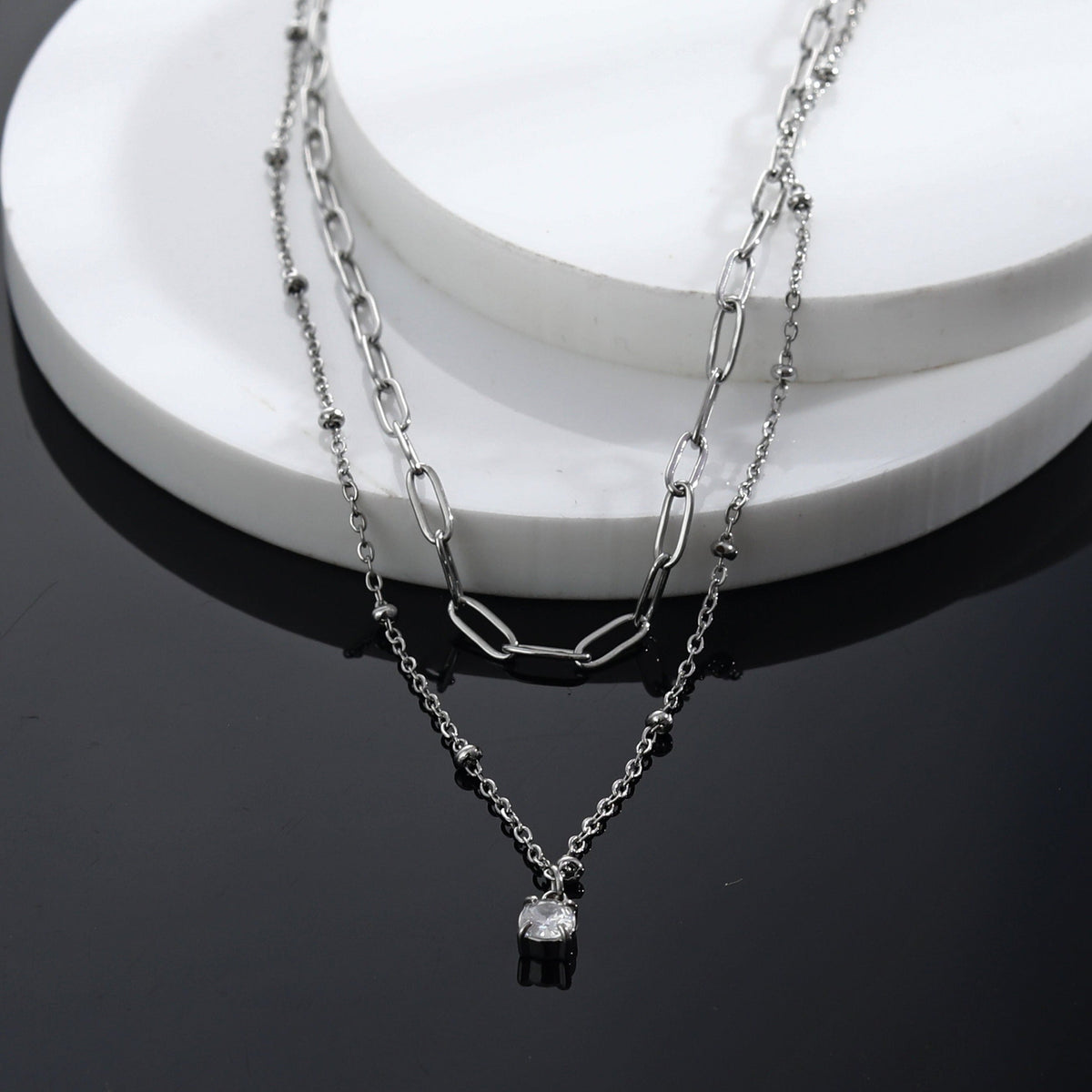 KATERI Argent : Collier chaînes superposées avec pendentif breloque solitaire zircone