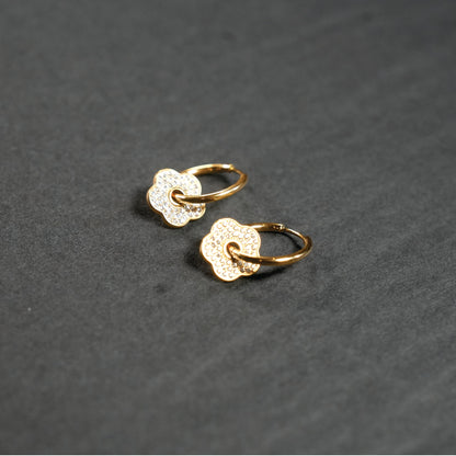 KRISTINE Gold : Créoles d'inspiration vintage avec charm floral amovible incrusté de zircons
