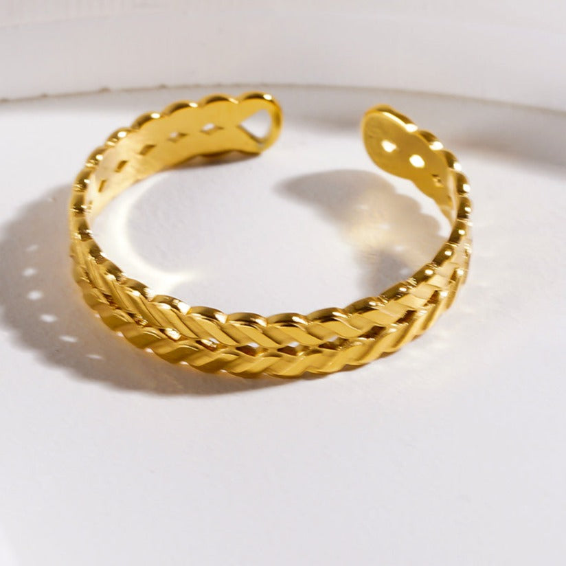LUCAS : Bague texturée avec motif chevrons superposés