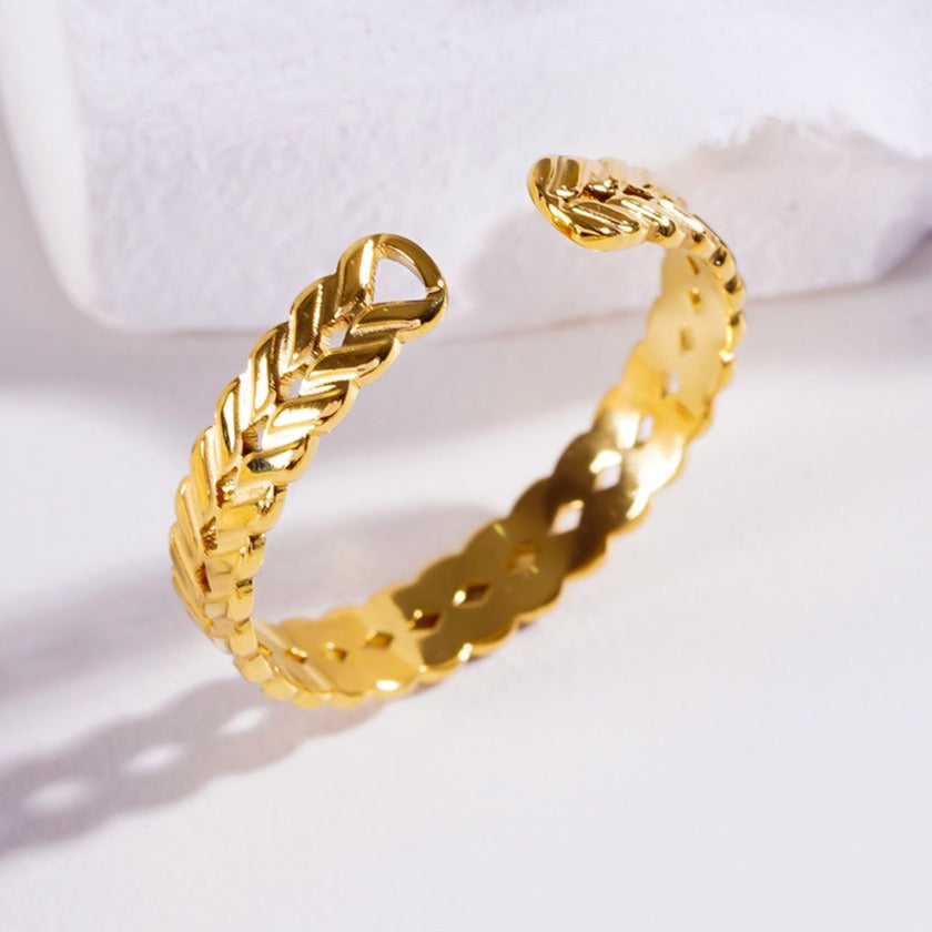 LUCAS : Bague texturée avec motif chevrons superposés