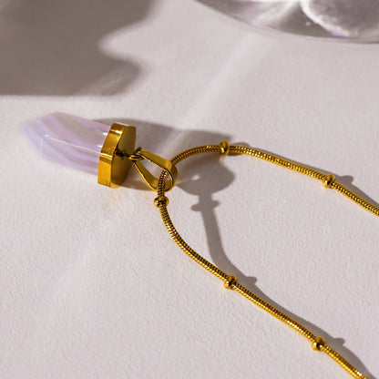 MAKEDA: Pendentif en améthyste monté sur un collier à chaîne perlée texturée peau de serpent