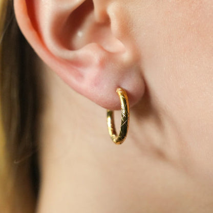 MALENA : Boucles d'oreilles créoles gravées décoratives