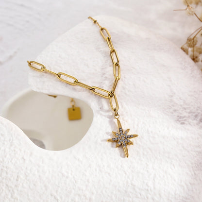 MALVINA Collier chaîne dorée avec pendentif étoile serti de zirconiums