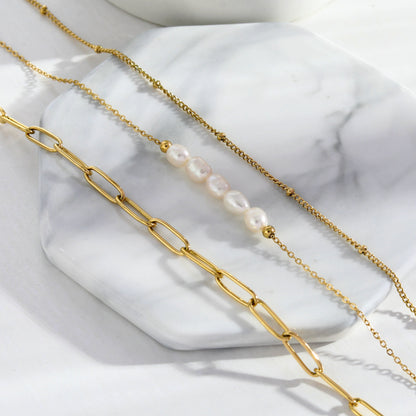 Collier MARLI multichaînes 3 rangs en or avec perles naturelles