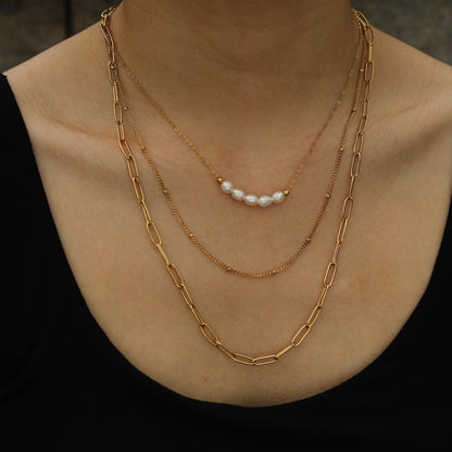 Collier MARLI multichaînes 3 rangs en or avec perles naturelles