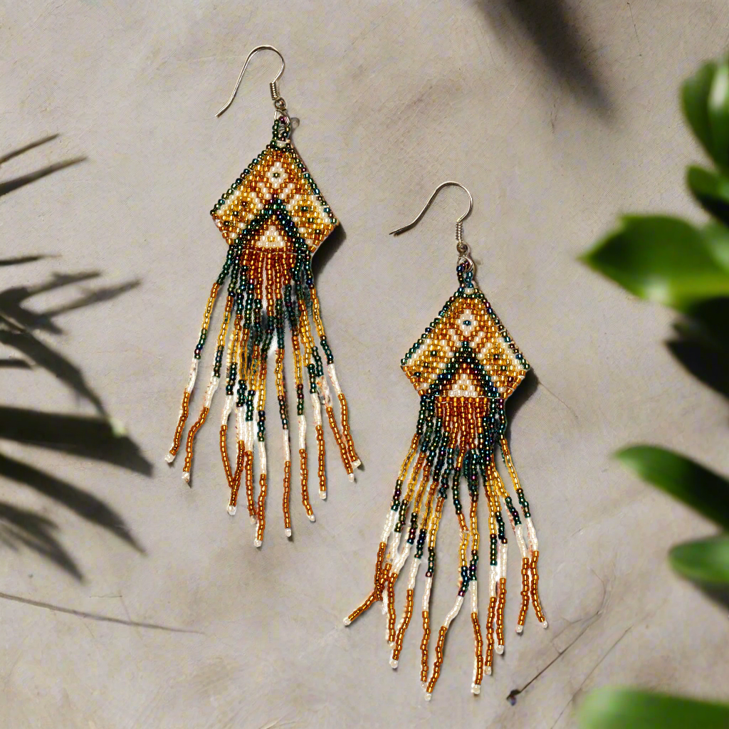 Boucle d'oreille perlée de style aztèque