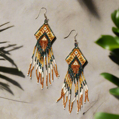 Boucle d'oreille perlée de style aztèque