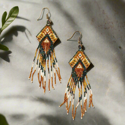 Boucle d'oreille perlée de style aztèque