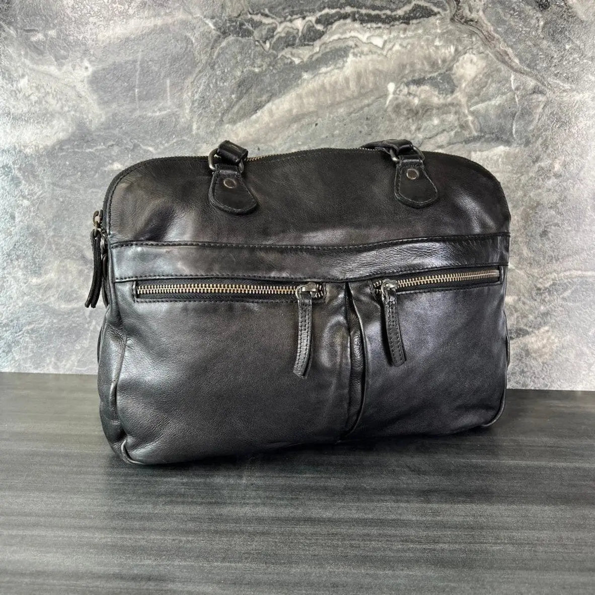Sac à main en cuir MET avec deux poignées et poches zippées sur le devant