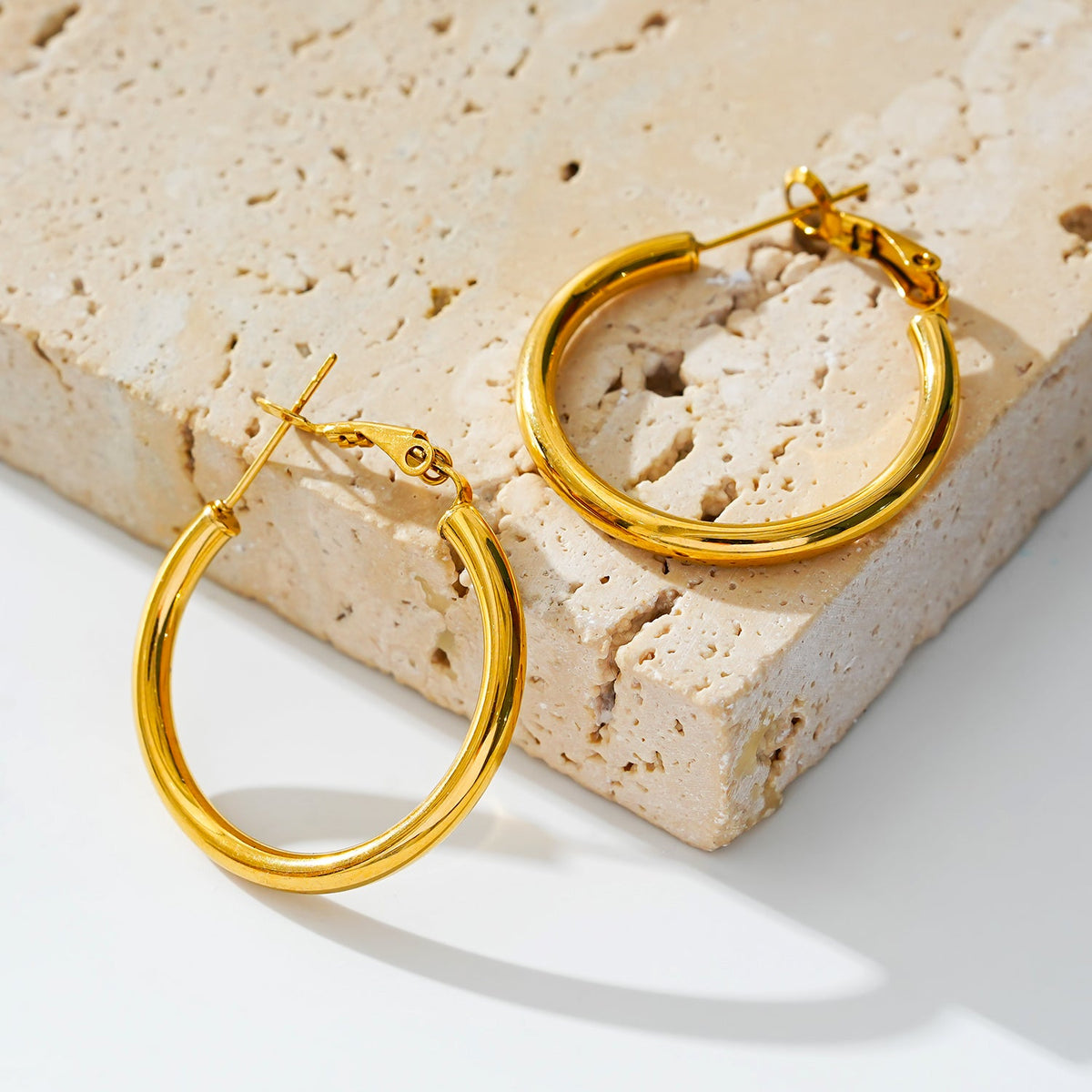 MICHI: Mid-Width Essential Hoop Earrings Gold Size B (2.5cm)