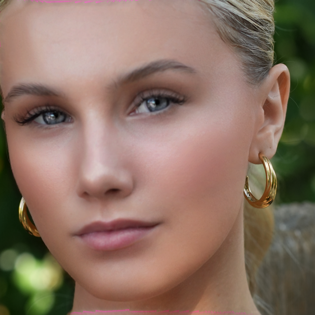 Boucles d'oreilles créoles dorées DORSINA Lignes Texturées. Inspirées par la nature.