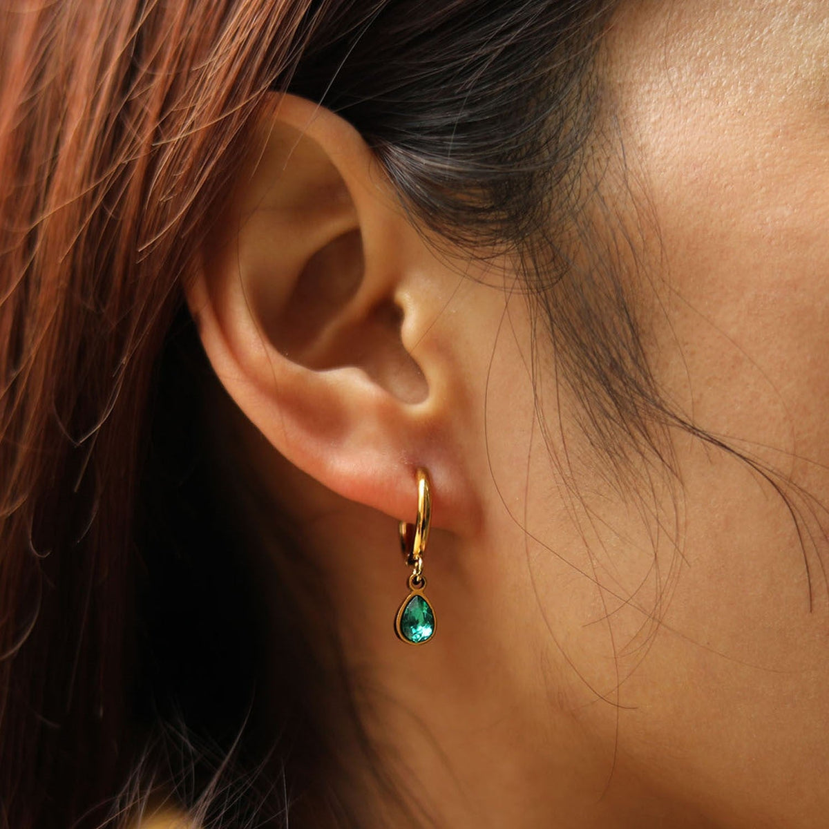 WINNIE Boucles d'oreilles cristal émeraude serti
