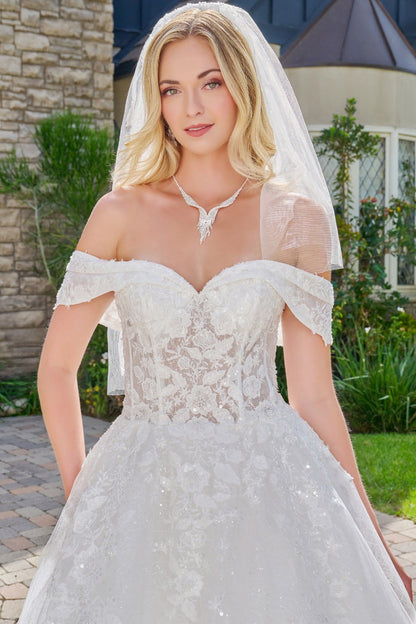 Robe de mariée de bal avec bretelles doubles rabattues, décolleté en V et épaules dénudées
