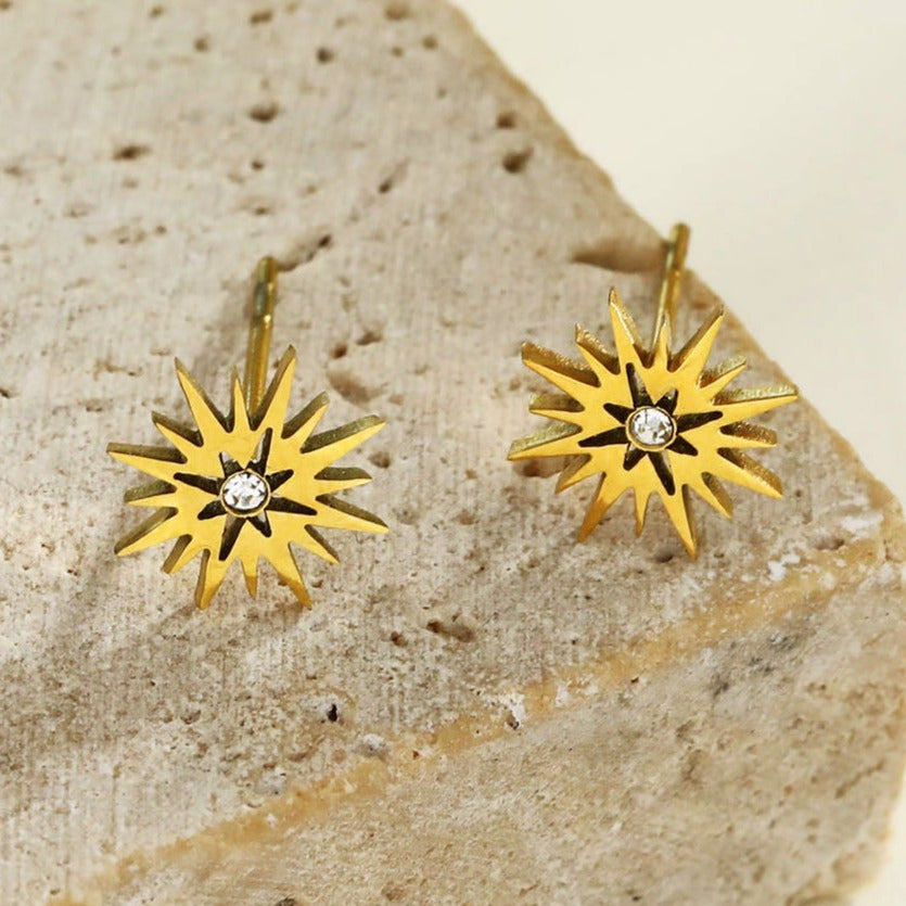 AMNISTY : Boucles d'oreilles clous en zircone « Étoile Brillante », plaqué or