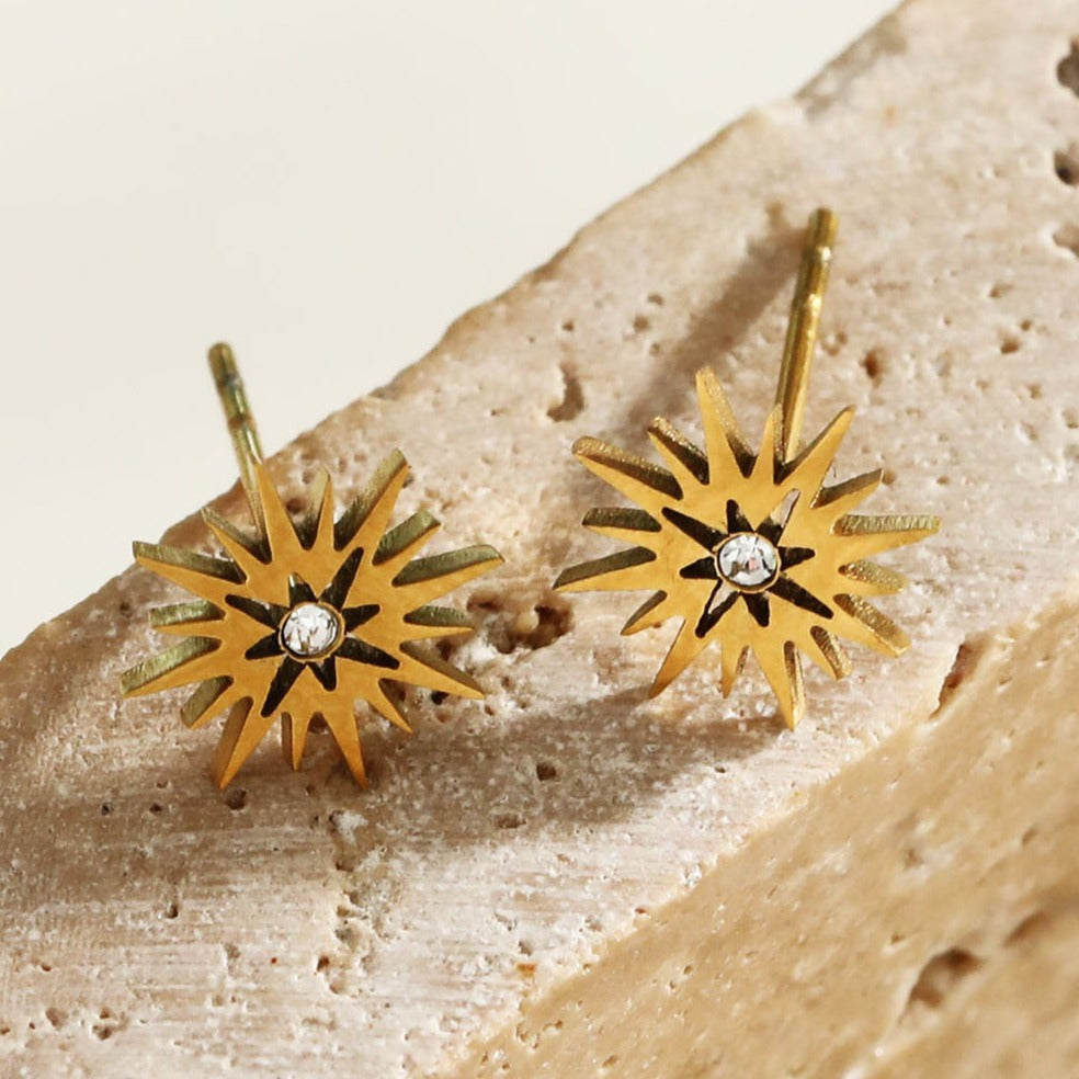 AMNISTY : Boucles d'oreilles clous en zircone « Étoile Brillante », plaqué or