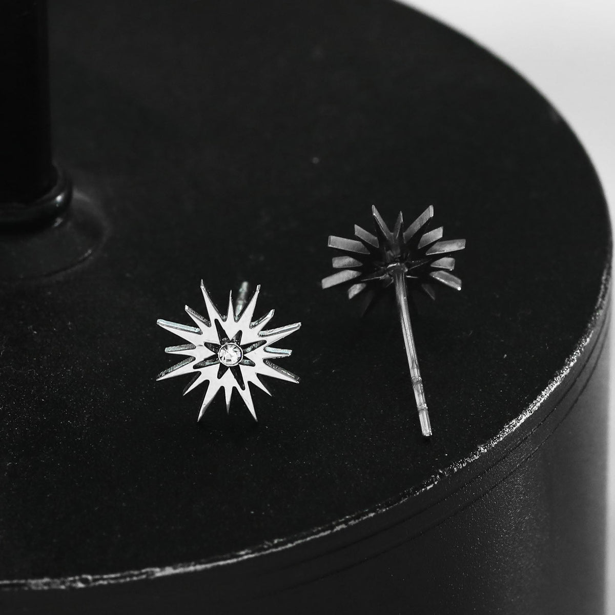 AMNISTY : Boucles d'oreilles clous en zircone « Étoile brillante » argentées
