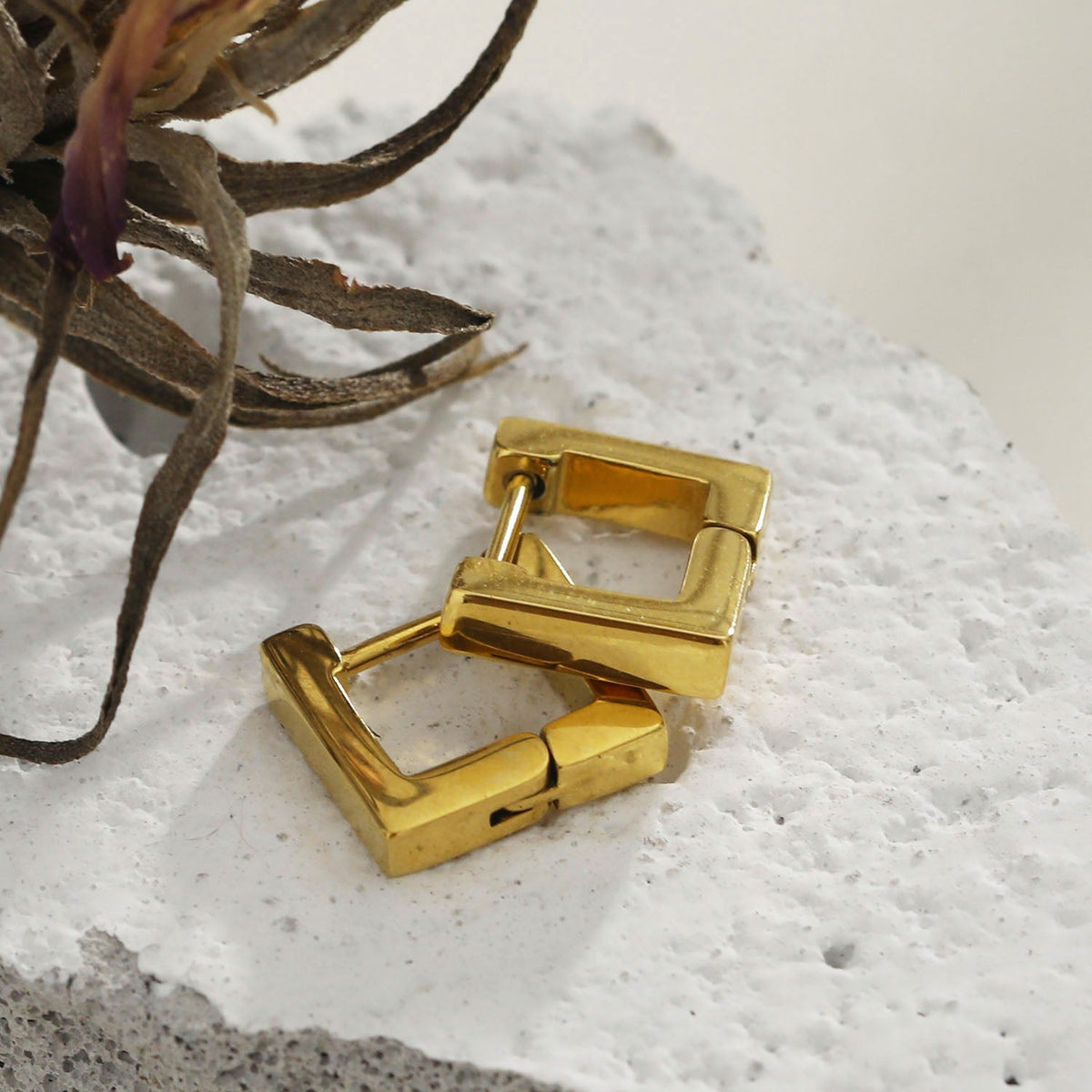 DINAMI Gold: Tiny Squared Shape Hoop Earrings