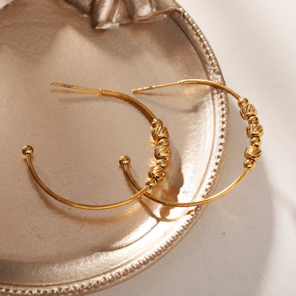 CHARIS : Boucles d'oreilles créoles classiques, ancrage d'une multitude de perles breloques
