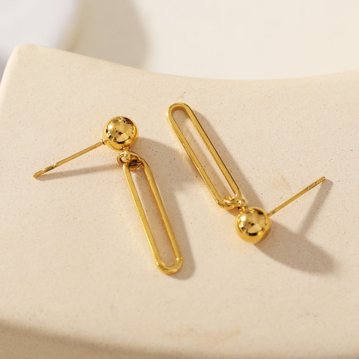 DULCE : Boucles d'oreilles contemporaines trombone et billes