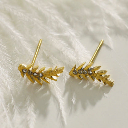 Boucles d'oreilles EBBA « Météore Volant » en oxyde de zirconium de forme incurvée.