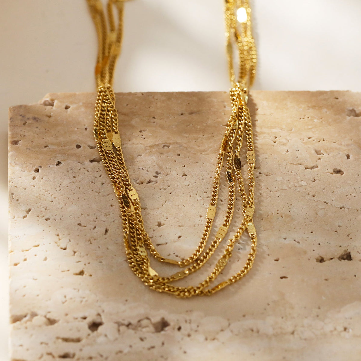 MORIA : Collier à 4 rangs, luxe superposé