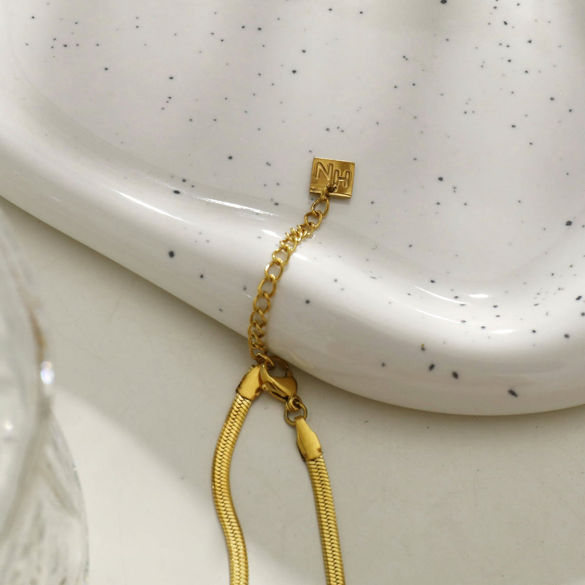 FRYDA Gold: Collier chaîne mi-large texturé peau de serpent