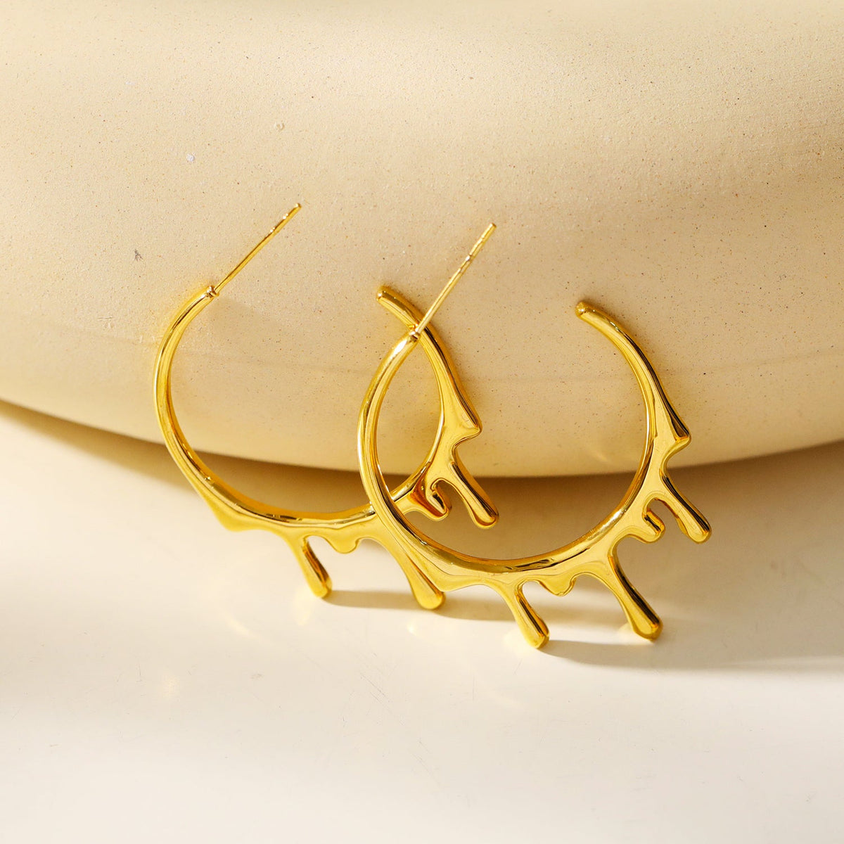 VASILIKI : Boucles d'oreilles créoles « Artistry in Motion » avec peinture coulante