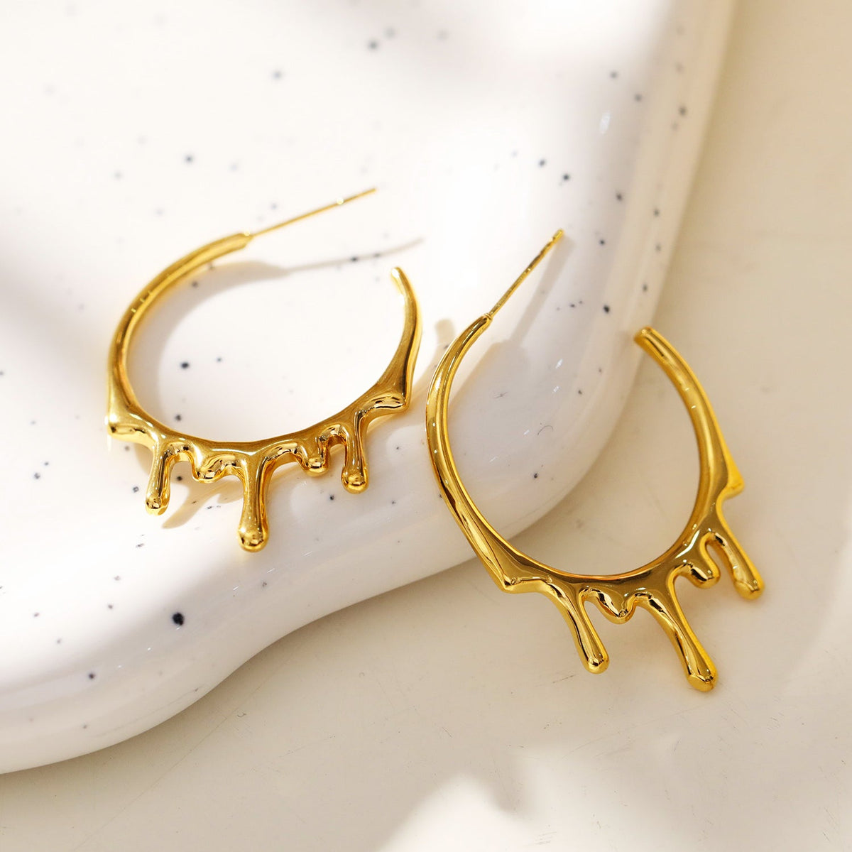 VASILIKI : Boucles d'oreilles créoles « Artistry in Motion » avec peinture coulante
