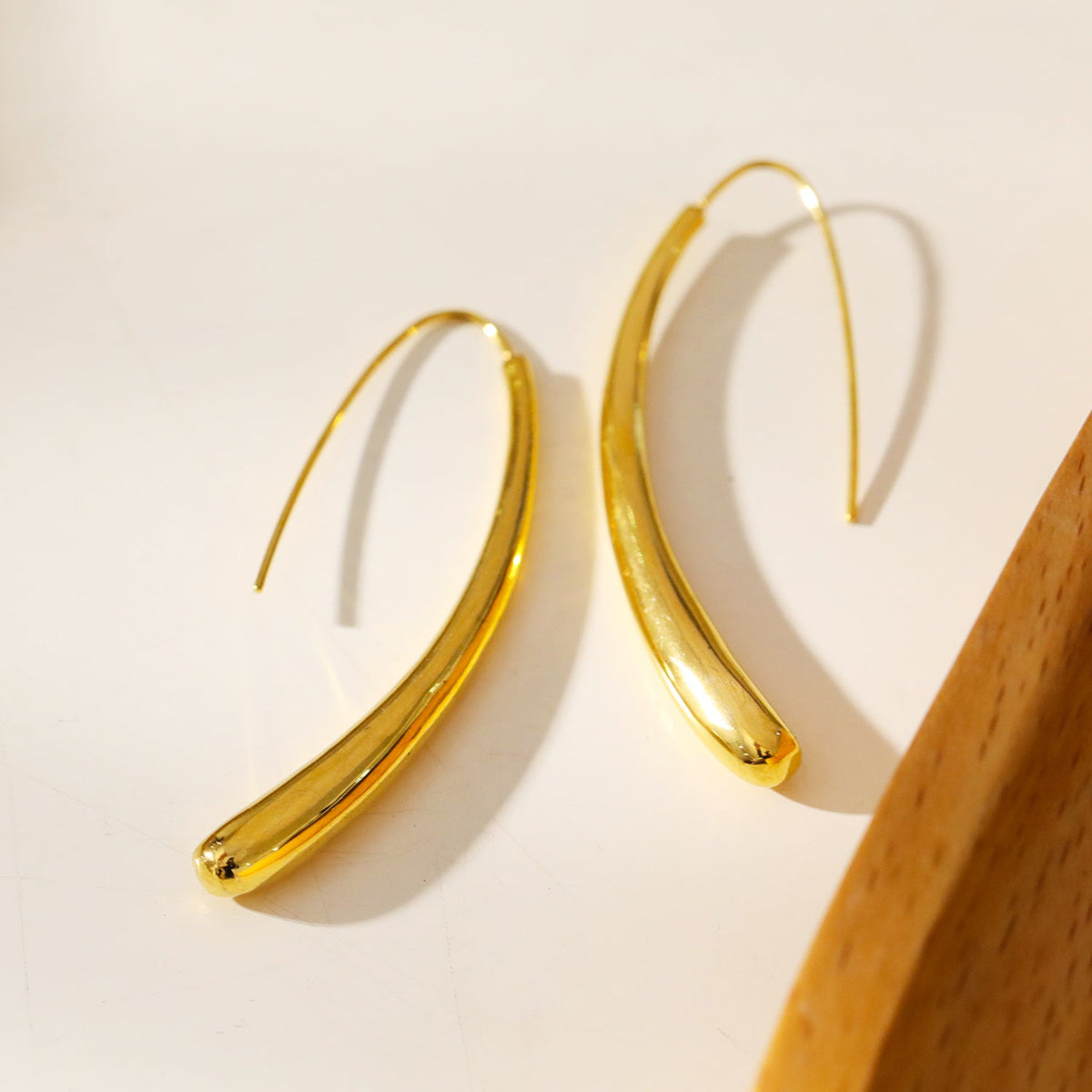 Style ADARA Or : Élégance Abstraite. Boucles d'Oreilles Géométriques Avant-Gardistes