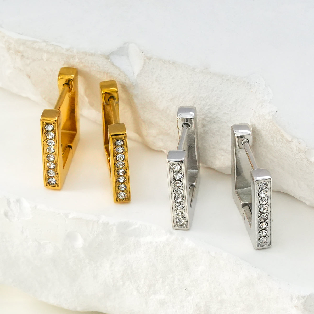 Boucles d'oreilles créoles carrées et serties de pierres de zircone PAIA Gold