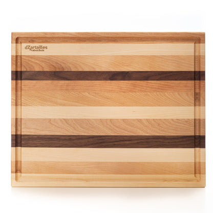 Planche à découper en bois, la “D-Zartailles” avec sillon à jus