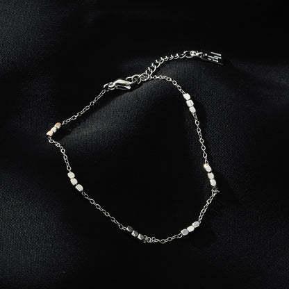RITIKA : Bracelet fin en or blanc (ton argent) avec petites perles carrées