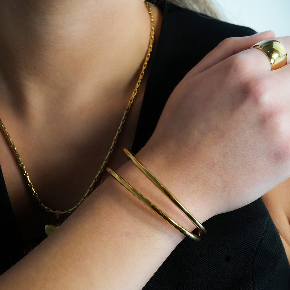 ROSARA Gold : Bracelet double rang chic et minimaliste