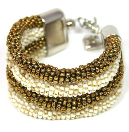 Bracelet perlé à quatre rangs