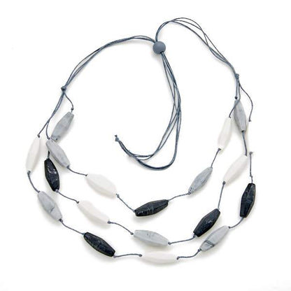 Collier en résine à triple rang