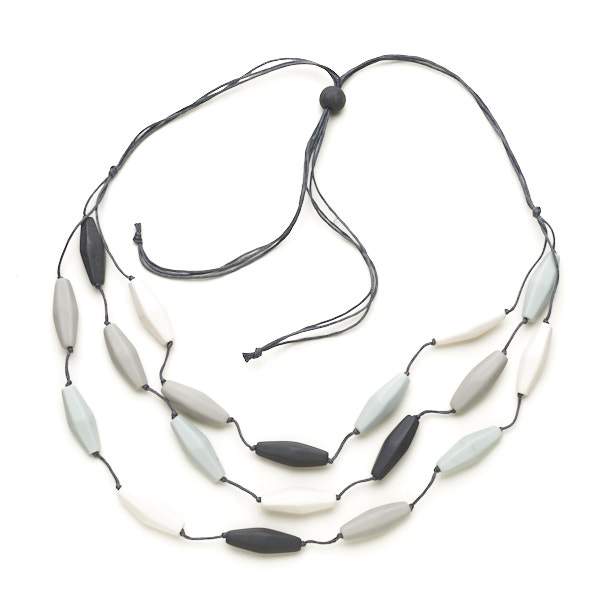 Collier en résine à triple rang