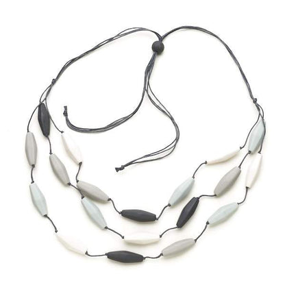 Collier en résine à triple rang