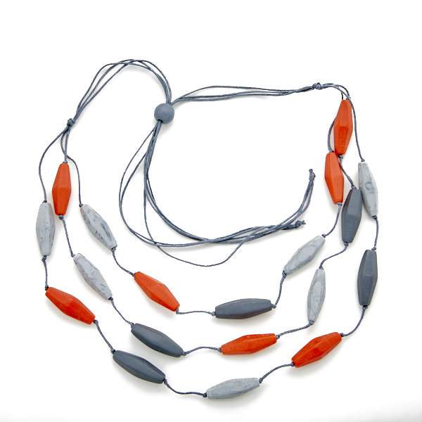 Collier en résine à triple rang