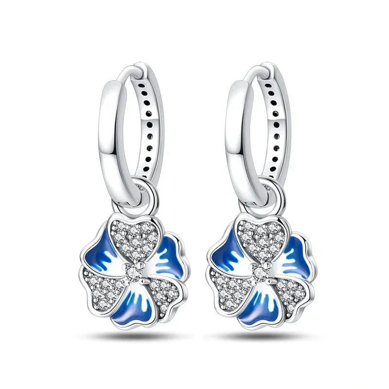 Boucles d'oreilles créoles en argent sterling avec breloque fleur bleue élégante