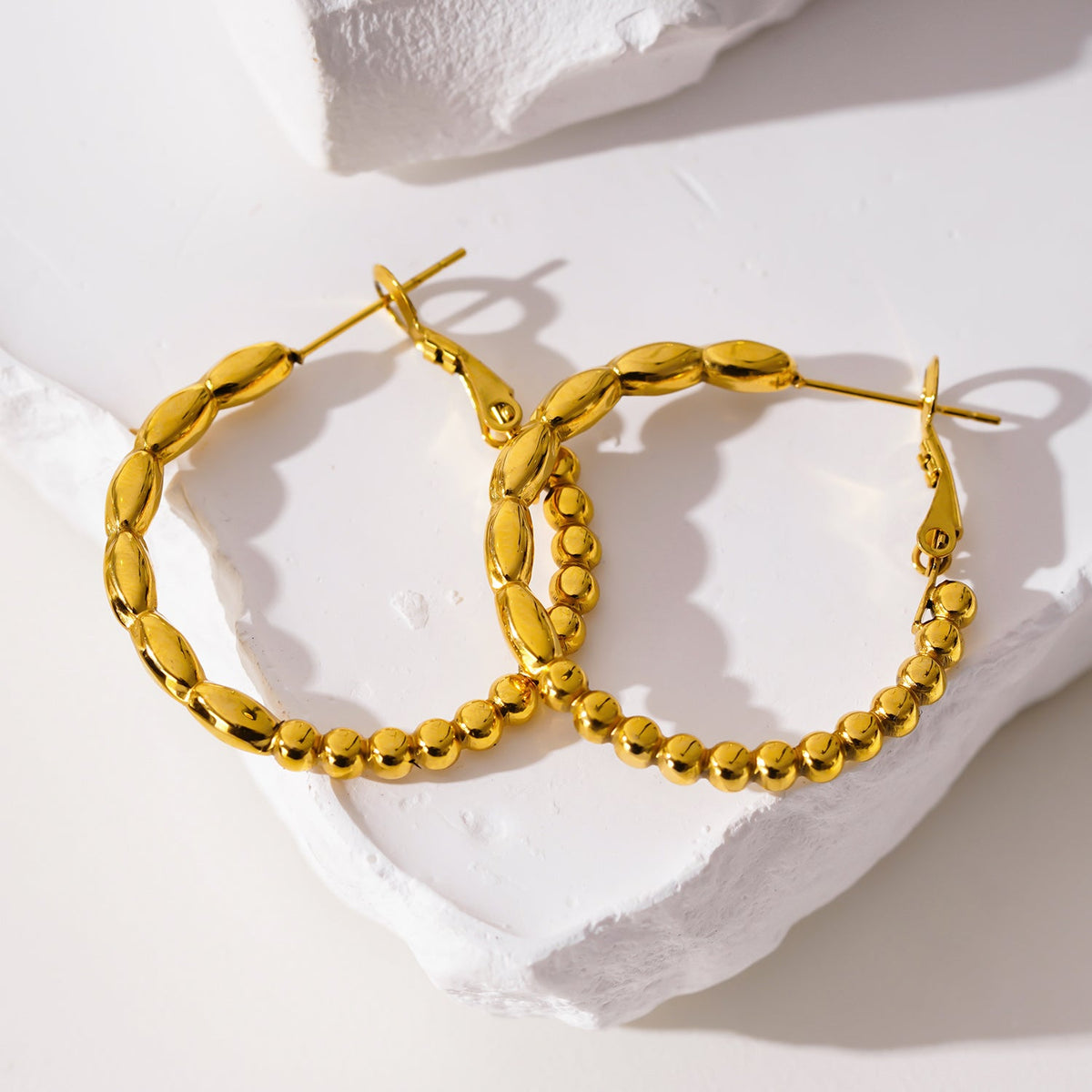 SAOREI: Boucles d'oreilles créoles à double perle