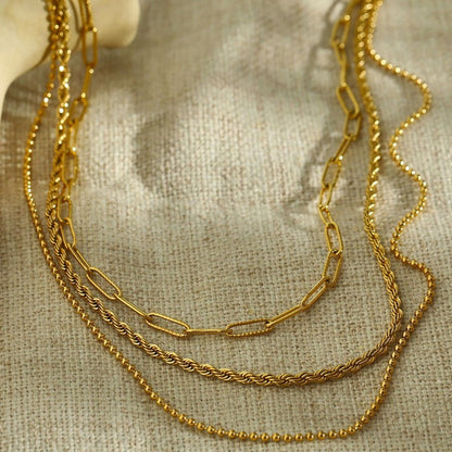 SELENE : Collier triple couche en chaîne dorée