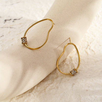 Boucles d'oreilles créoles irrégulières SIMAN avec pavé de zircones en or