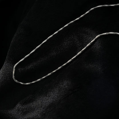 SKAGWAY : Collier en chaîne, textures torsadées minimalistes, en argent (or blanc)