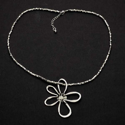 Collier fleur ouverte en plaqué argent