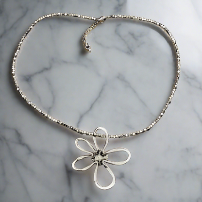 Collier fleur ouverte en plaqué argent