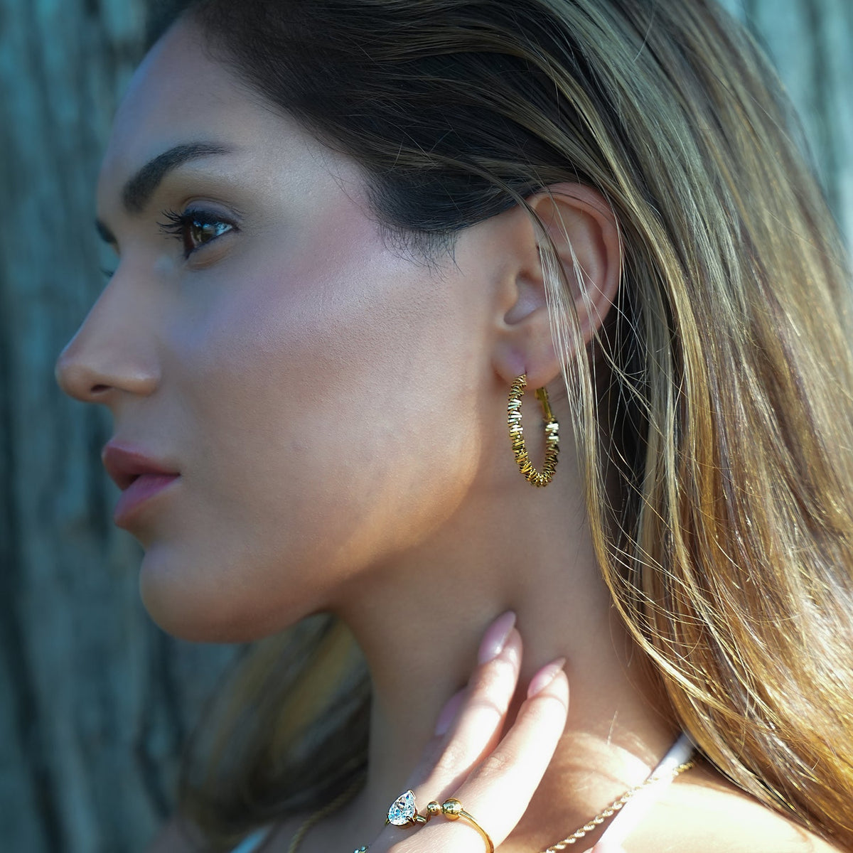 Boucles d'oreilles créoles SPRINGDALE Gold : perles carrées géométriques texturées