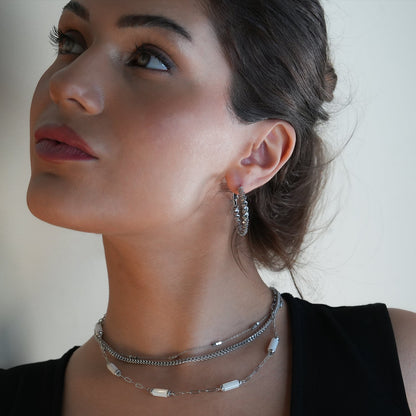 Style SPRINGDALE Silver : Boucles d'oreilles créoles perlées carrées géométriques texturées