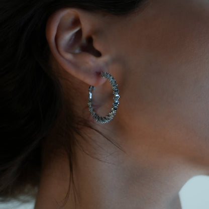 Style SPRINGDALE Silver : Boucles d'oreilles créoles perlées carrées géométriques texturées