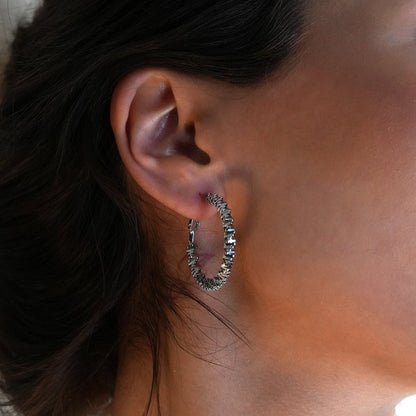 Style SPRINGDALE Silver : Boucles d'oreilles créoles perlées carrées géométriques texturées